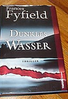 Dunkles Wasser