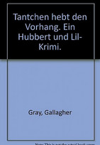 Tantchen hebt den Vorhang